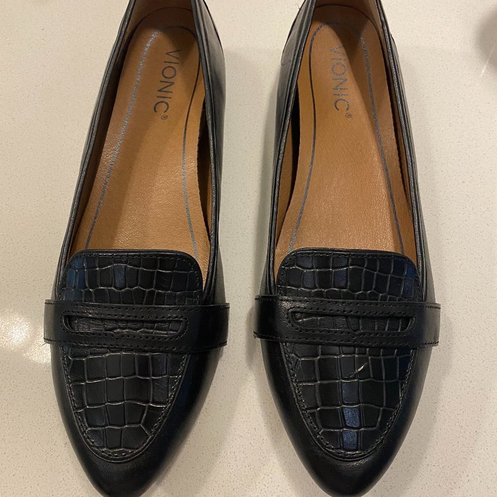 Vionic Savannah Flats, Black, Size 8M.